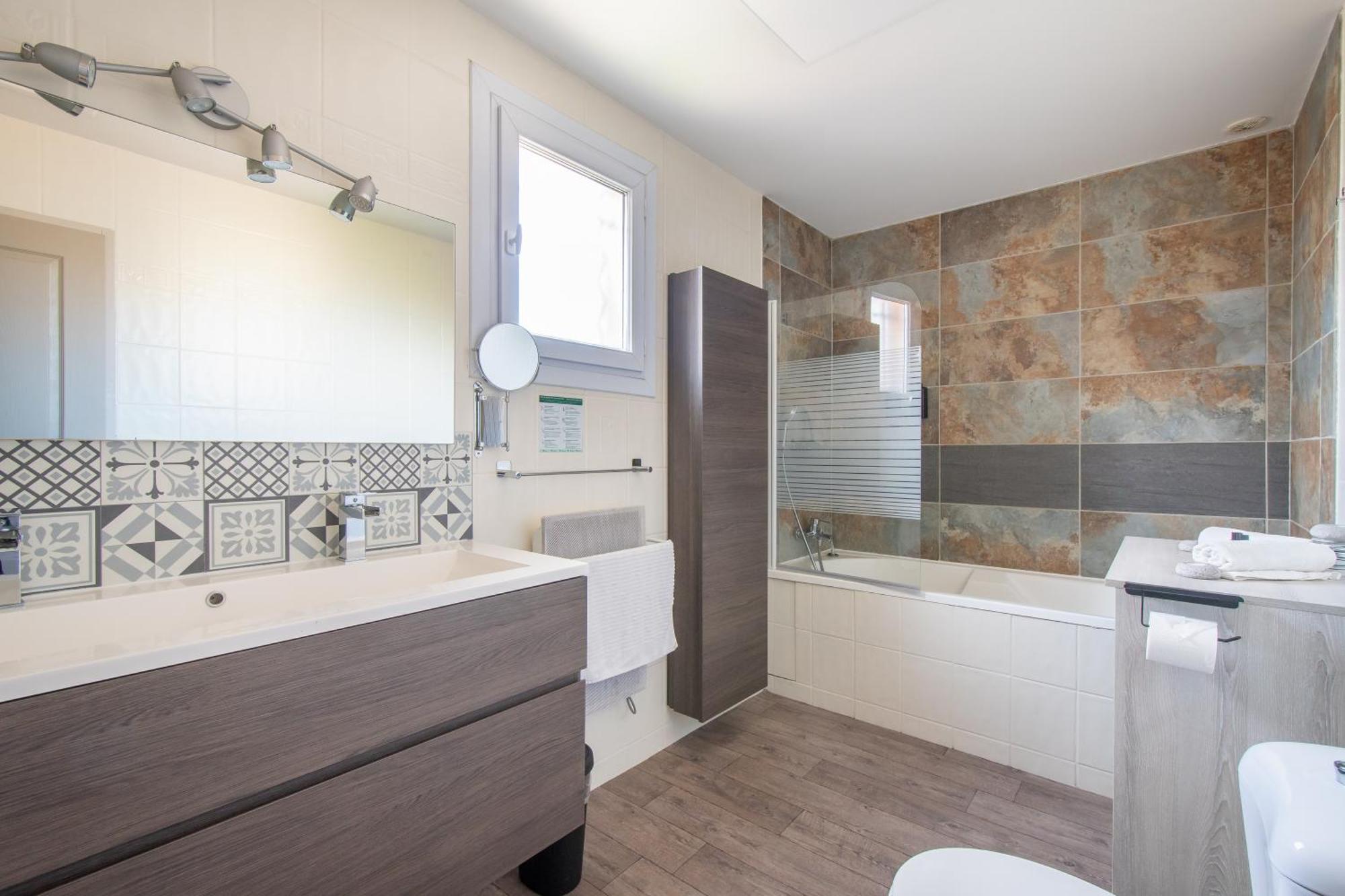Guesthouse La Costiere - Logements Independants - Espace Piscine Jacuzzi ลูเนล ภายนอก รูปภาพ
