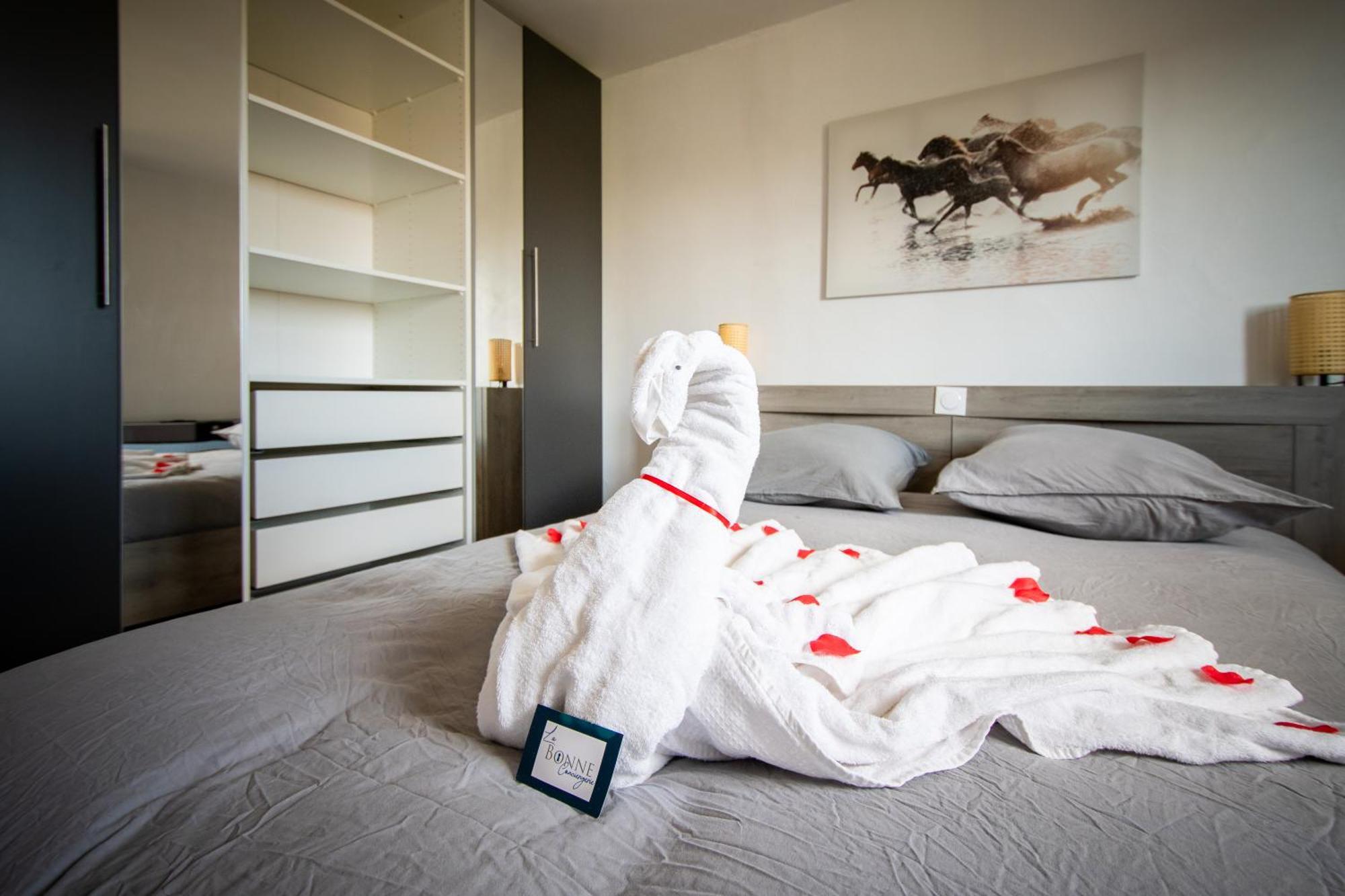 Guesthouse La Costiere - Logements Independants - Espace Piscine Jacuzzi ลูเนล ภายนอก รูปภาพ
